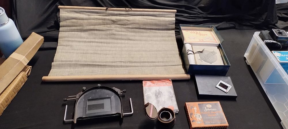 Lot 249: Various vintage photography items 