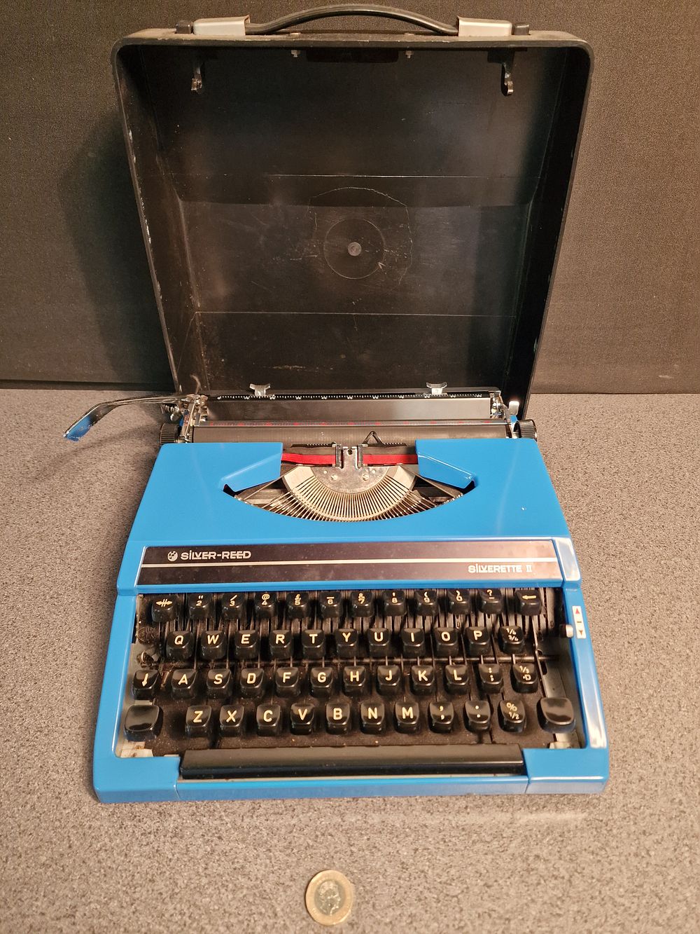 Lot 258: Vintage Silver-Reed Silverette 2 Portable Typewriter
