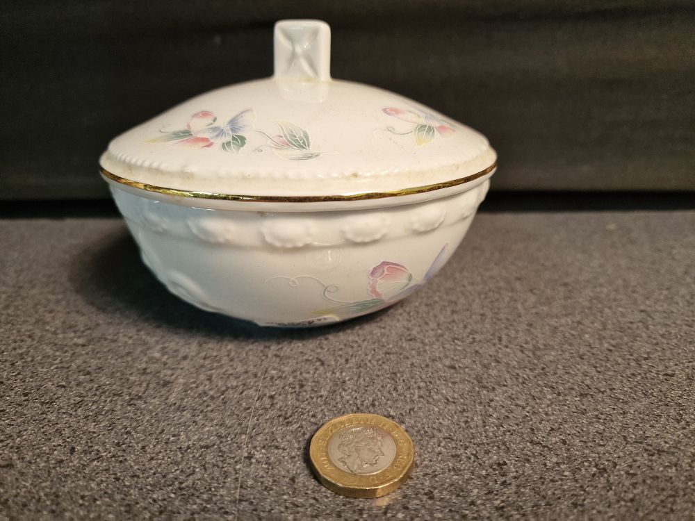Lot 271: Limited Edition Aynsley Coronation Collection Bowl with Lid