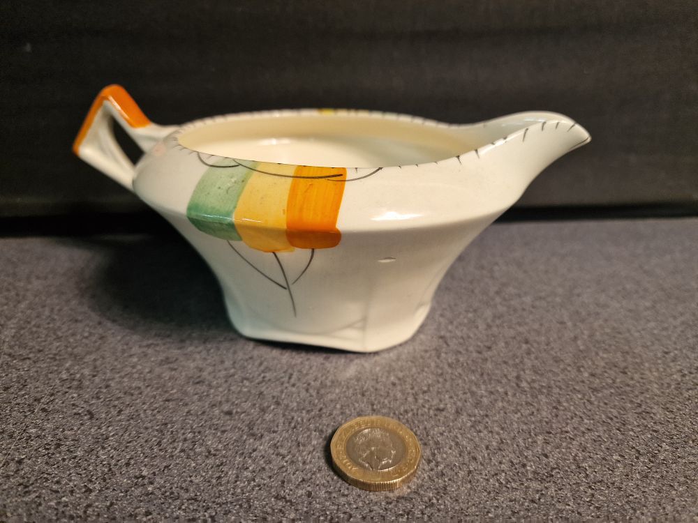 Lot 276: Vintage Alfred Meakin Art Deco Sauce Jug