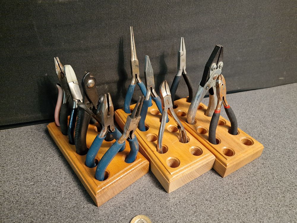 Lot 284: Selection of Pliers and Snips