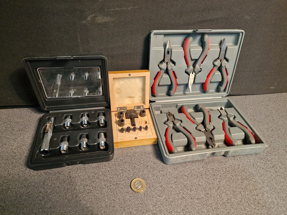 Lot 286: Selection of Tools inc Wadpunches and Pliers/Snips Set