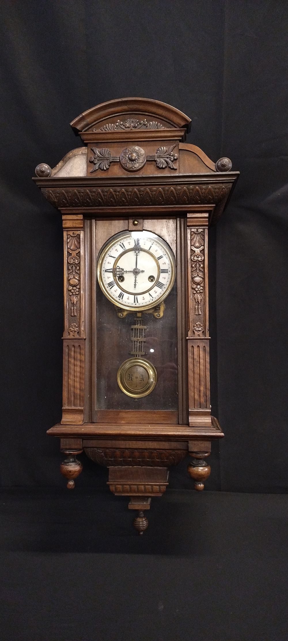 Lot 170: H.A.C Hamburg American Company 1900 solid walnut case...