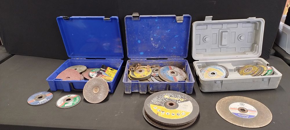 Lot 182: 3 storage boxes containing various size grinder blades