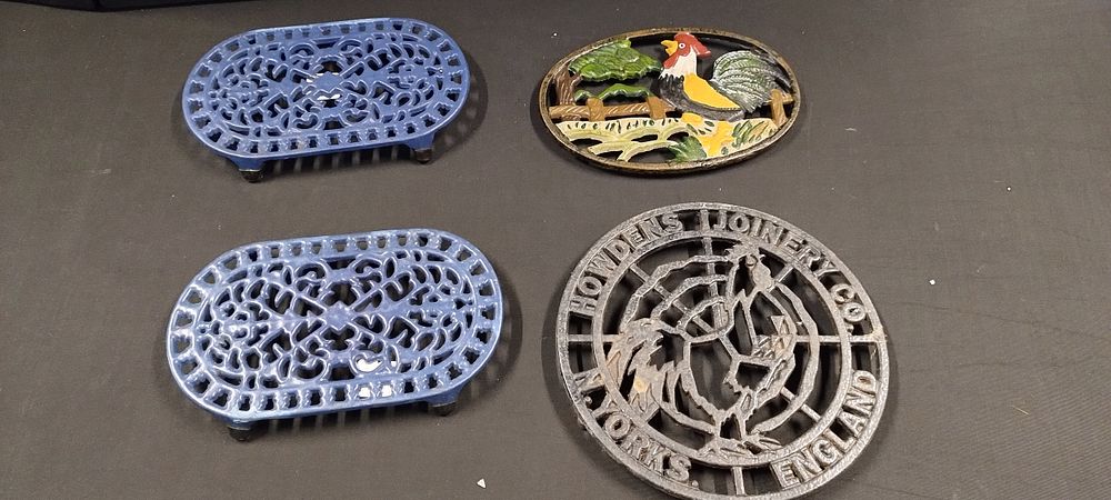 Lot 195: 4 cast metal trivets, Howdens, cockerel and 2...