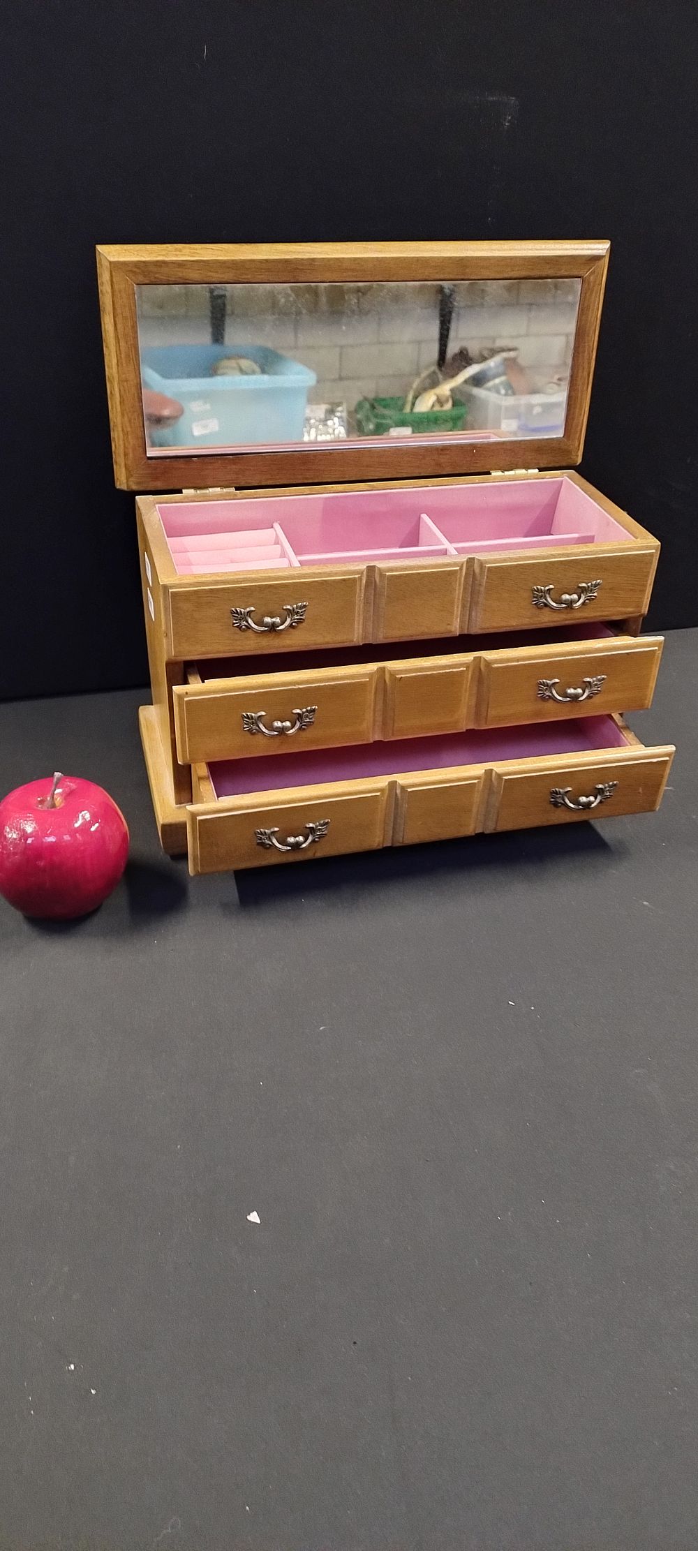 Lot 199: Wooden lidded jewellery box with mirror and 2...