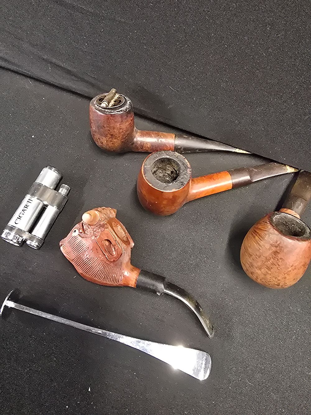 Lot 201: Four wooden pipes with press and lighters