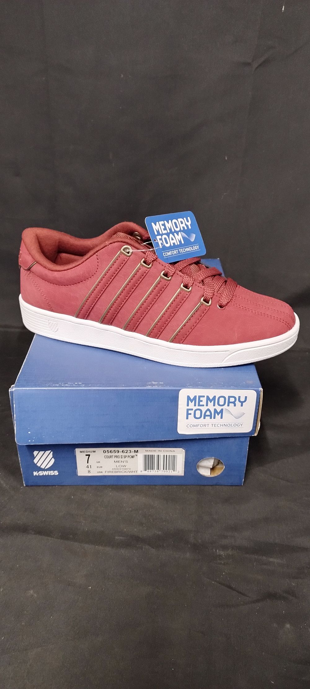 Lot 202: K-Swiss Memory Foam trainers. Size UK 7 in...