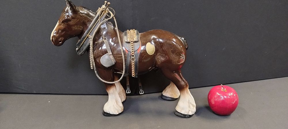 Lot 211: Melba ware Clydesdale dray horse. Measures approx H...