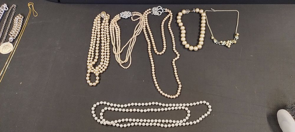 Lot 218: Six faux pearl necklaces some with rhinestone clasps