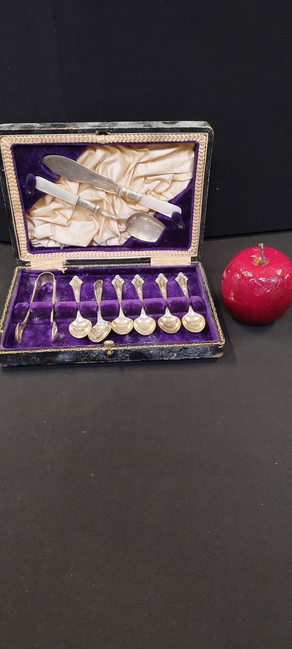 Lot 235: Vintage silver plated cutlery set including original box