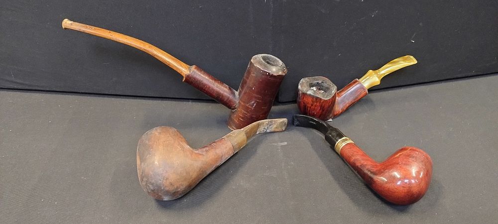 Lot 241: 4 various smoking pipes made of various wood