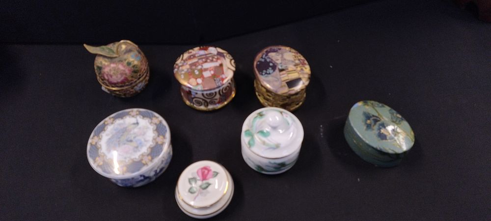 Lot 244: 7 various design trinket boxes, porcelain, closonie and...
