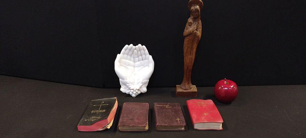 Lot 250: Selection of religious items including 4 pocket Bibles,...