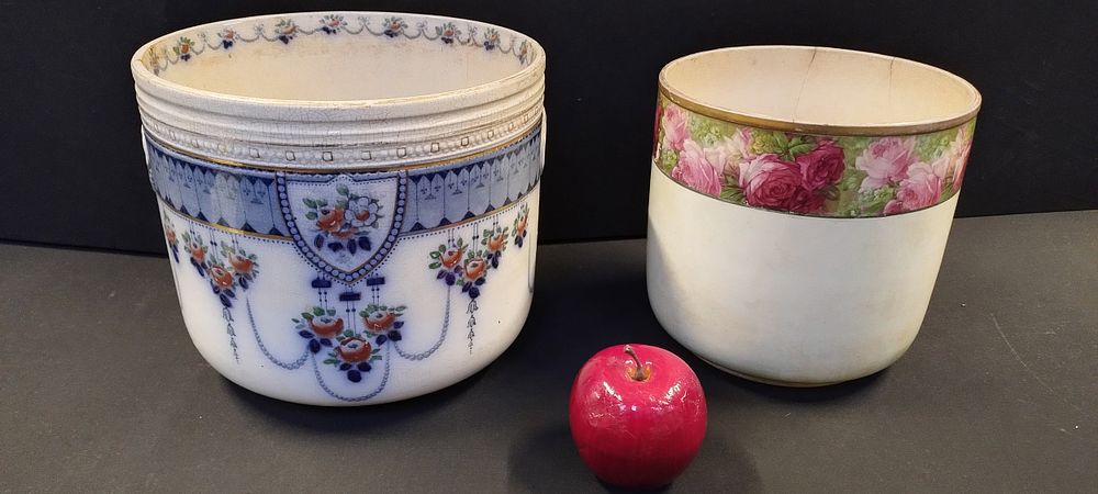 Lot 260: Two planters, British Anchor Pottery and Albany and...