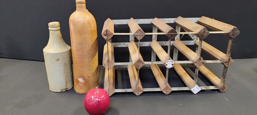 Lot 263: Wine rack with 2 stoneware bottles