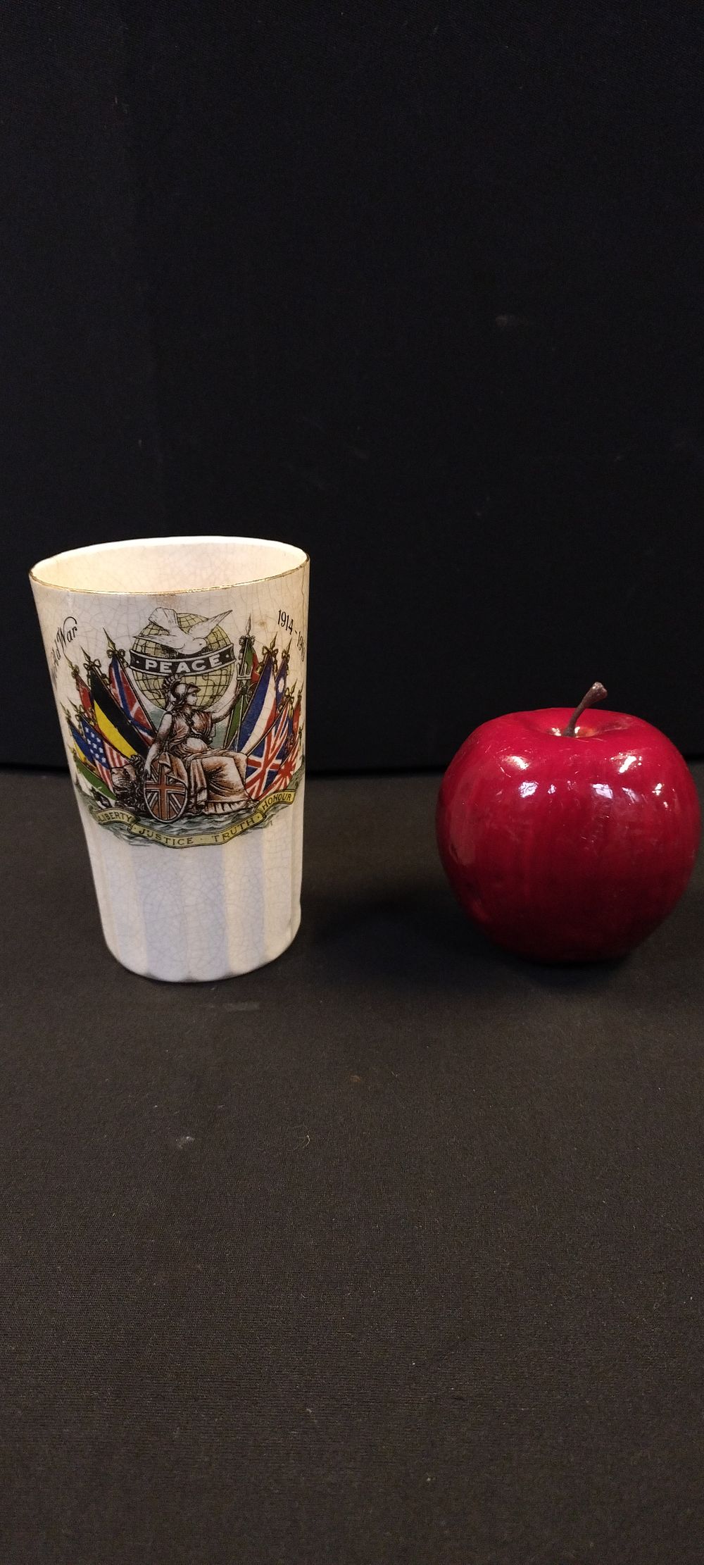 Lot 264: Booths world war 1914-1919 commemorative cup