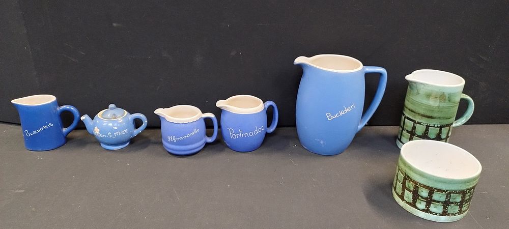 Lot 267: Vintage Devon moor blue and white pottery items...