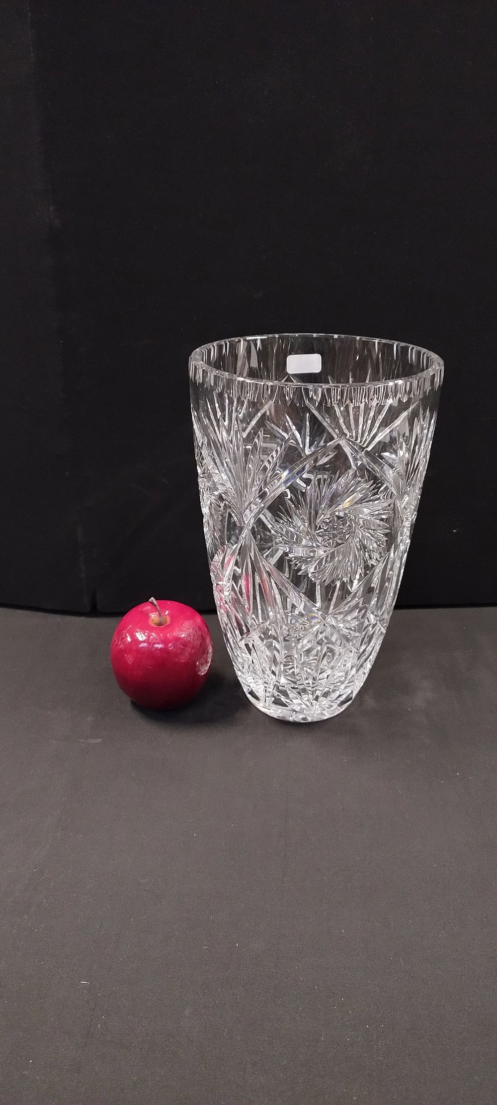 Lot 281: Large crystal pinwheel vase