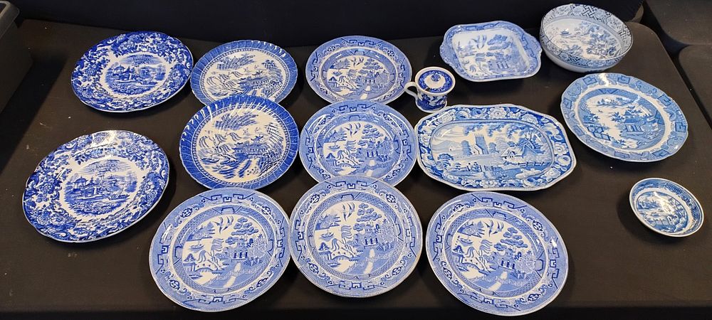 Lot 307: Quantity of Blue and white plates, bowls and...