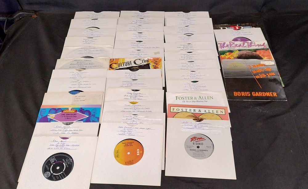 Lot 312: Vynil singles storage box containing various singles including,...
