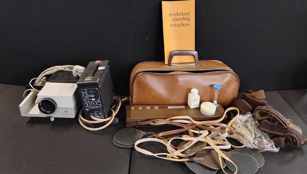 Lot 318: Vintage Slendertone with pads, carry case. 24 volt...