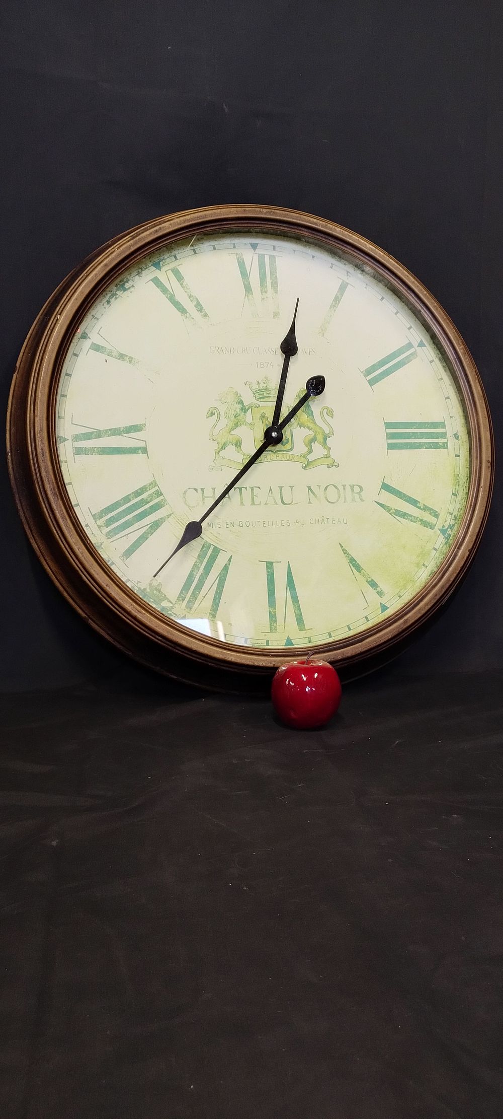 Lot 335: Oversized battery operated wall clock with the image...
