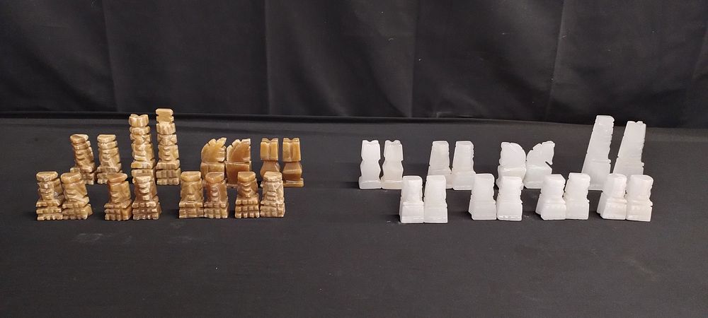 Lot 339: 32 Mexican onyx chess pieces