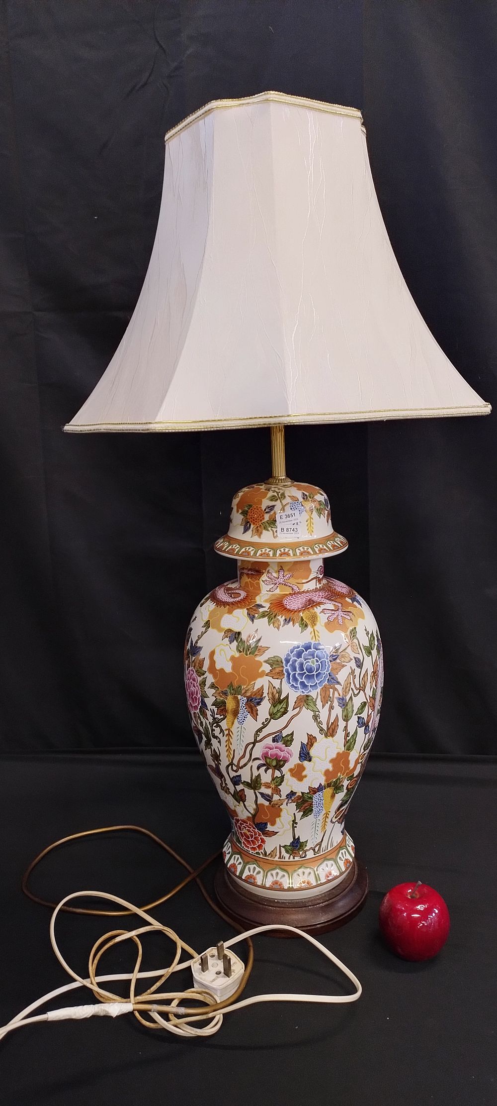 Lot 371: Large oriental style table lamp with cream jacquard...