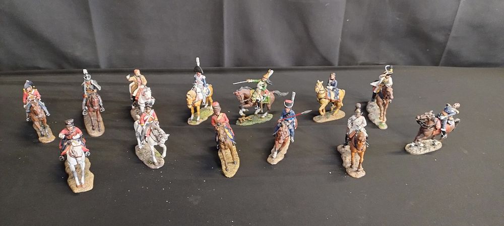 Lot 399: 13 Delprado Collection lead figures, French Hussards, Stapleton...
