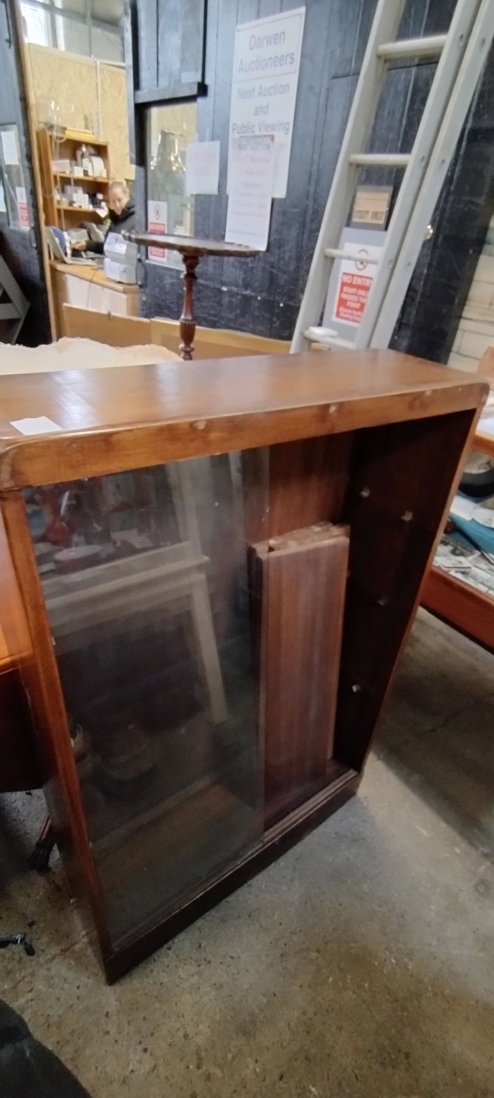 Lot 424: Solid wood 3 shelf display cabinet with sliding...