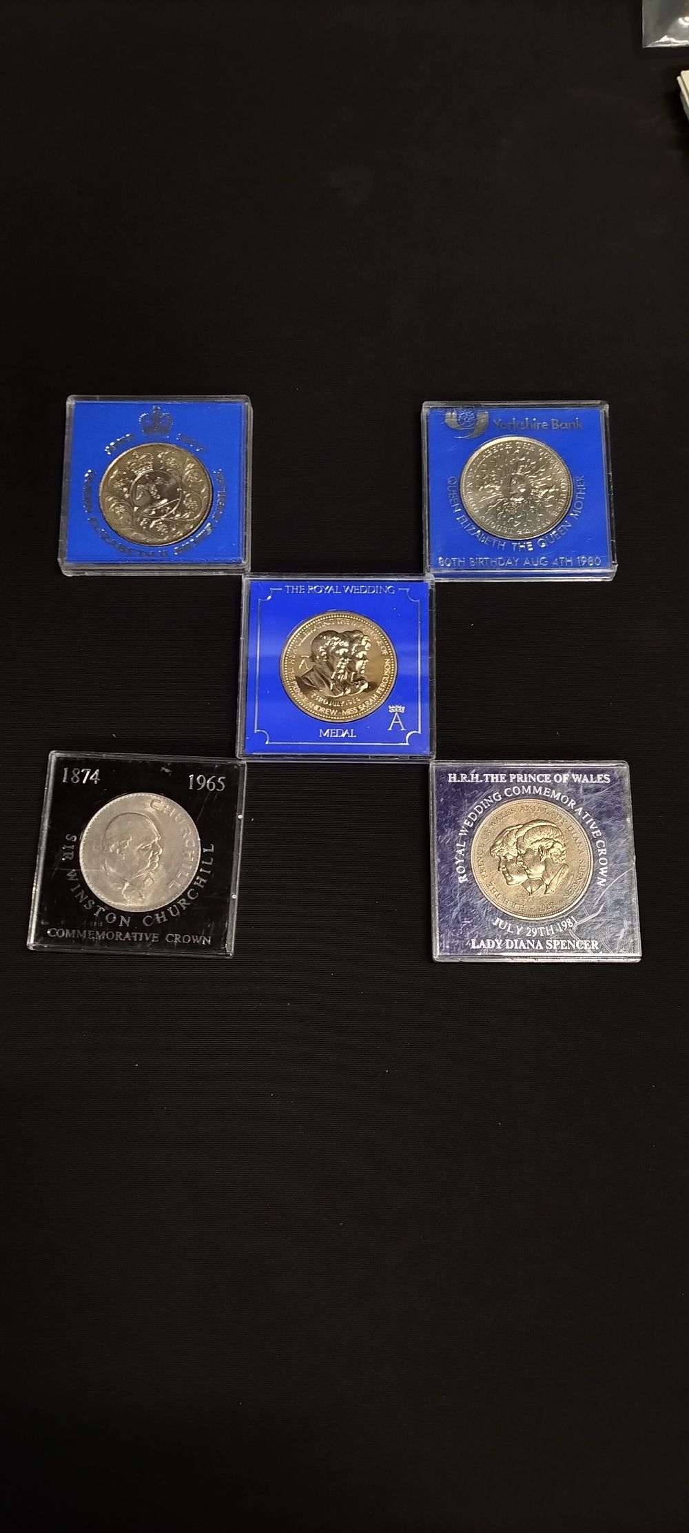 Lot 156: Five Commemorative Crowns. 1965,1977,1980,1981,1986.