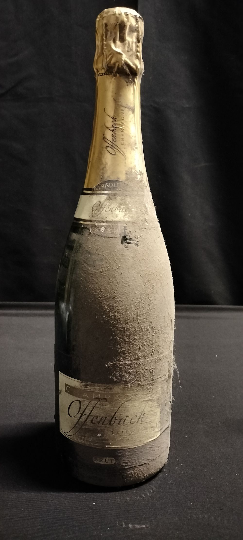 Lot 169: 750ml Bottle of Offenbach Curver Tradition Brut Champagne