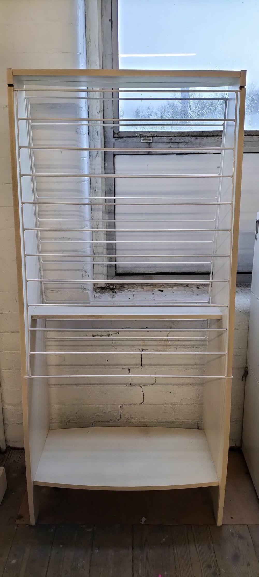 Lot 204: White wooden display shelf unit with 2 removable...