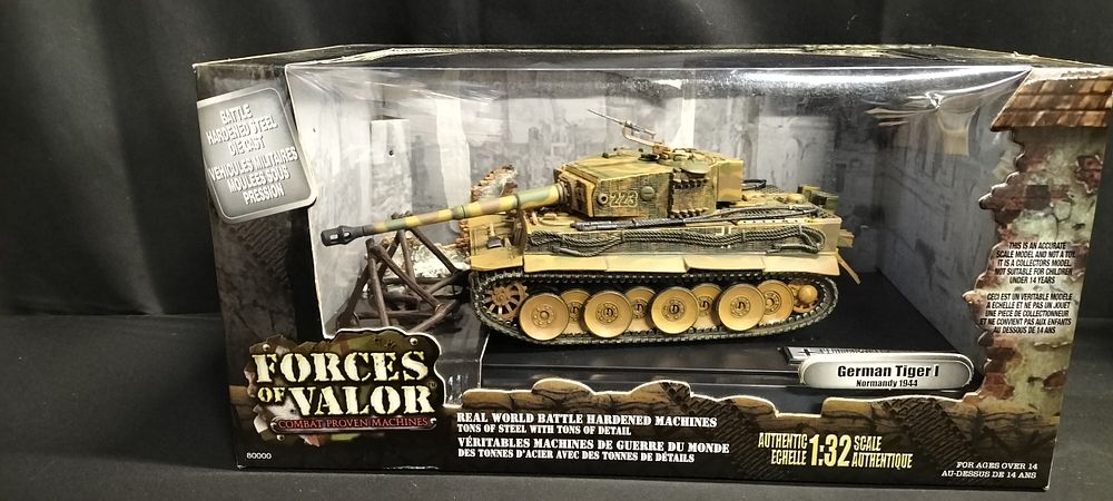 Lot 214: Boxed Forces of Valor 1.32 Scale Model of...