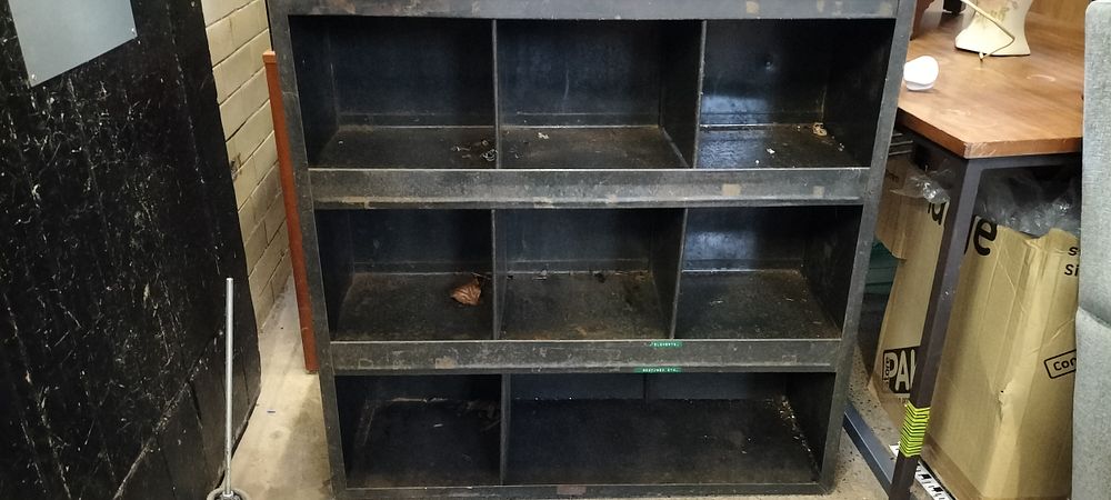 Lot 239: Vintage Metal 8 adjustable compartment work unit. Measures...