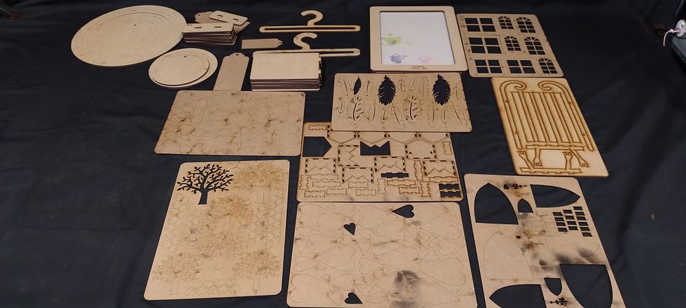 Lot 254: Wooden click model boards and other items