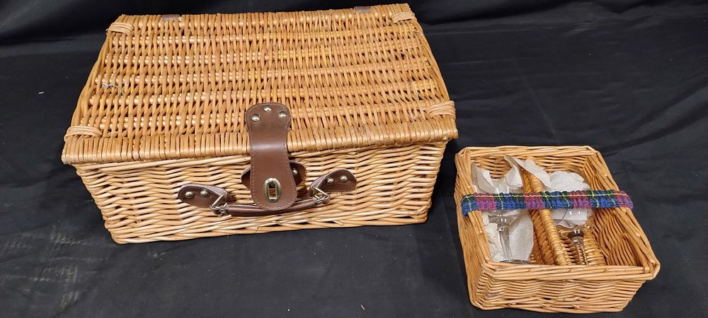 Lot 268: Wicker picnic basket with with 2 glasses