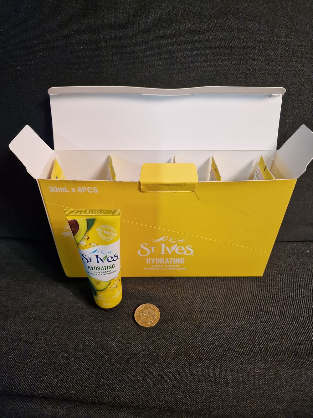 Lot 221: Box of 6 St Ives 30ml Hydrating Hand Cream Vitamin E & Avacado