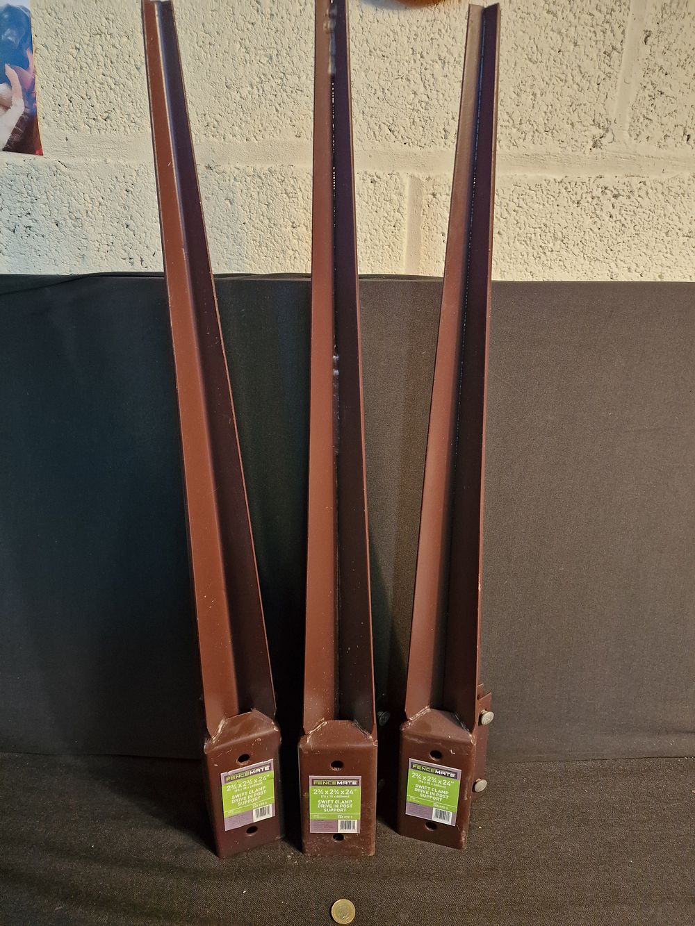 Lot 236: x3 Fence Mate 2.3/4×2.3/4" 24" Length Swift Clamp Drive in Post Support for Fence Posts New