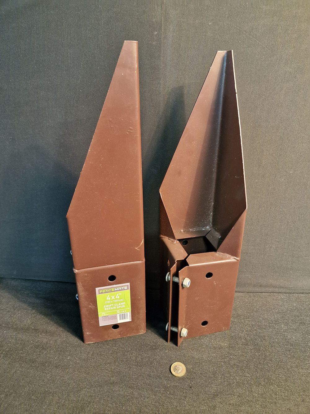 Lot 252: Pair of Fence Mate 4x4" Swift Clamp Repair Spur Fencing Post Holder New