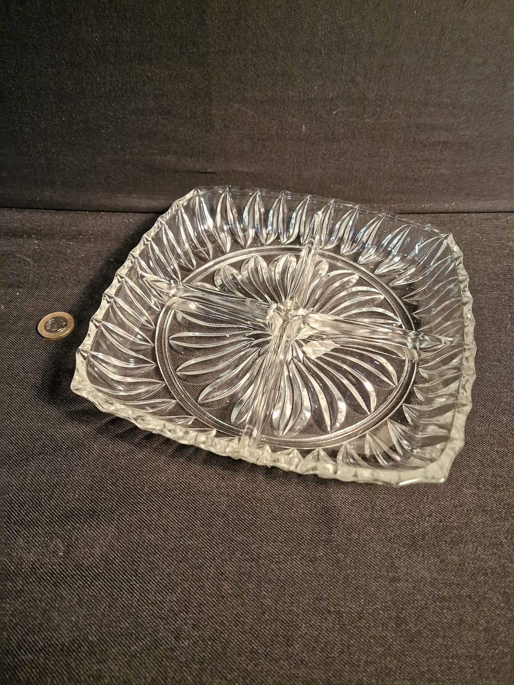Lot 264: VINTAGE 1960s clear glass hors d'oeuvres dish square retro nibbles 4 section