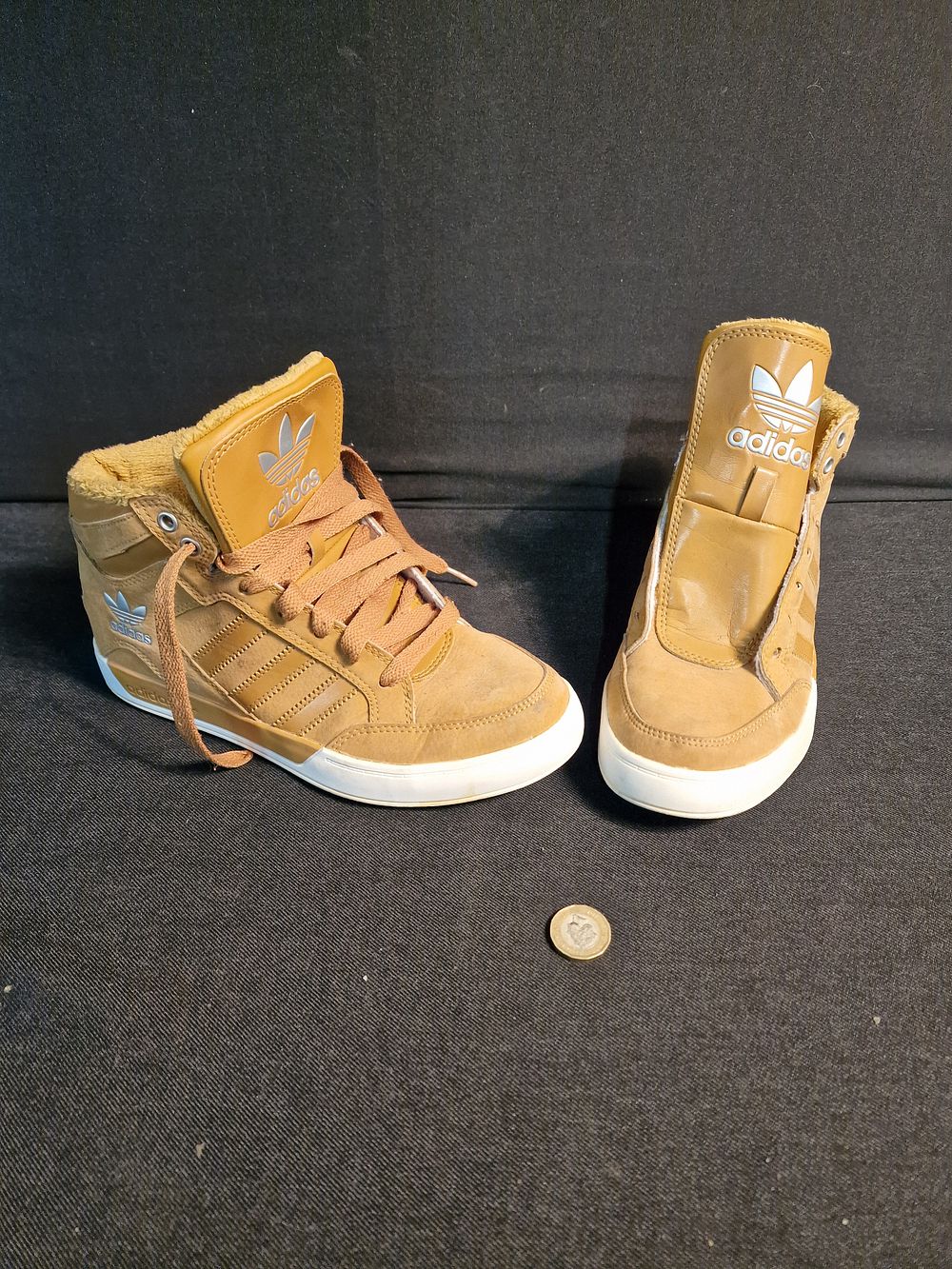 Lot 295: Adidas Trainers Uk 4.5 Used No Lace