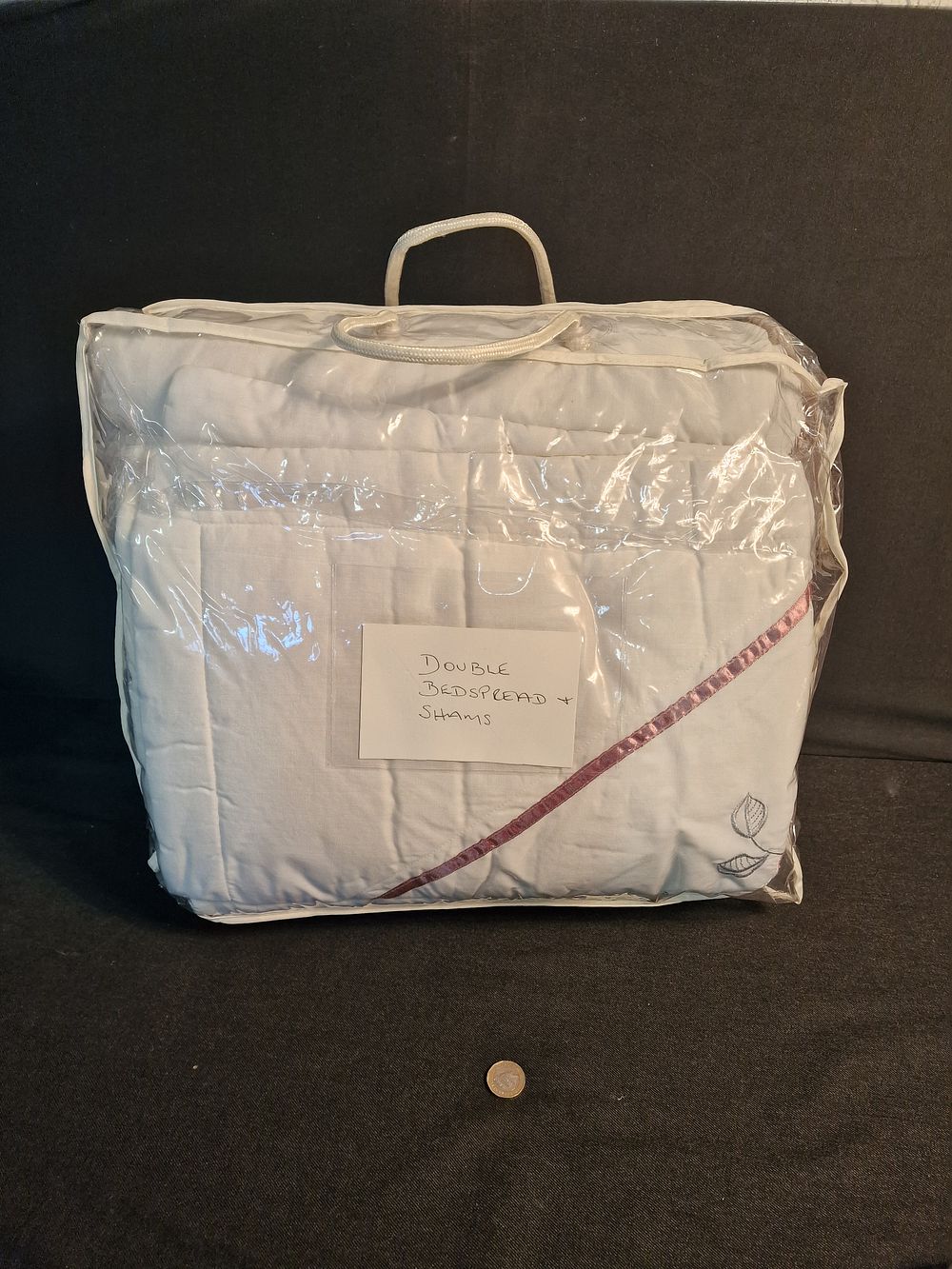 Lot 320: Double Bedspread King Size