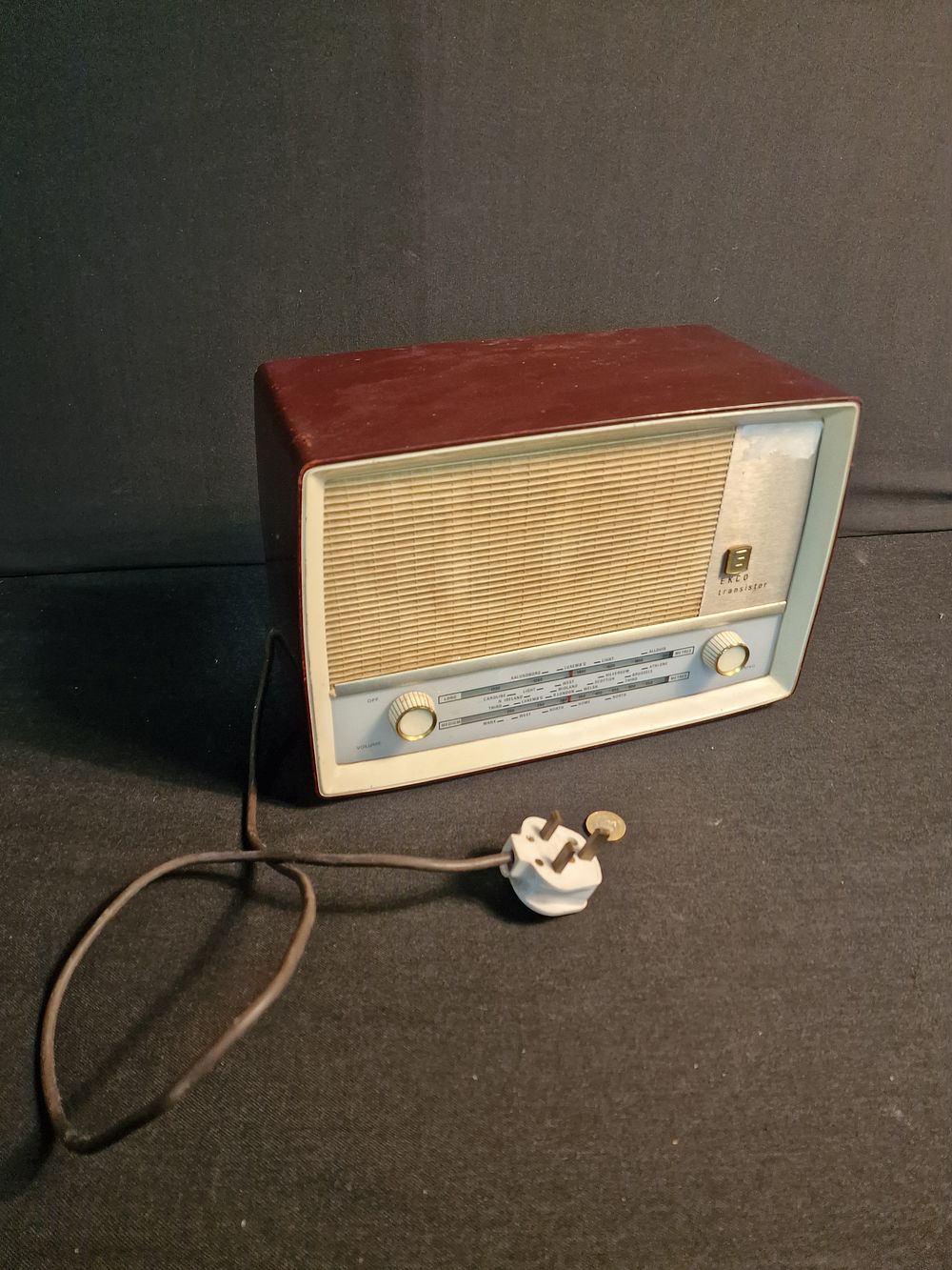 Lot 321: Vintage Ekco Transistor Radio. Tested for Power
