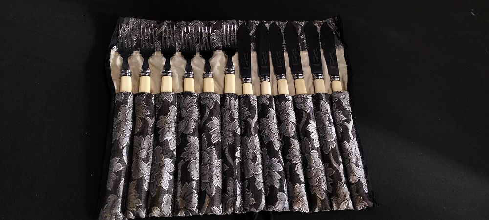 Lot 170: Set of six vintage knives and forks in...
