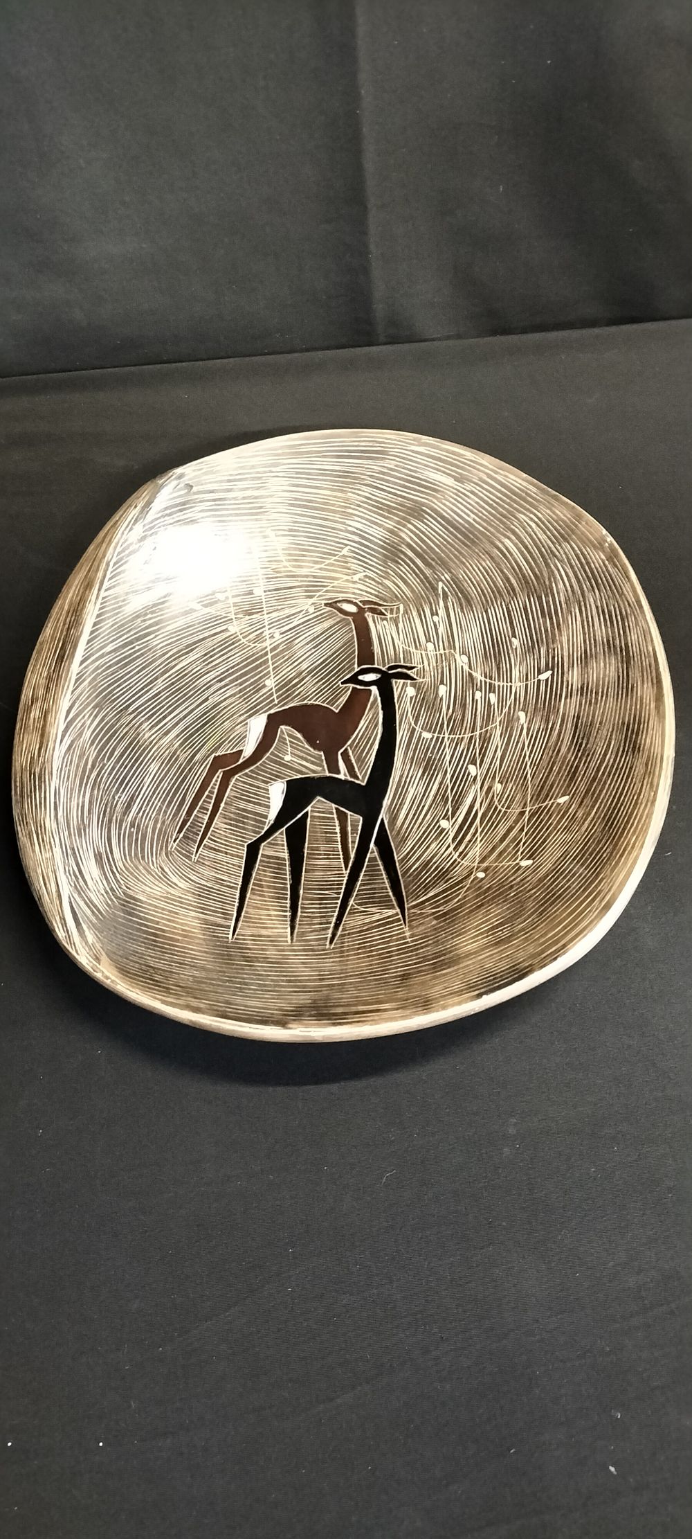 Lot 175: Bowl with animal decoration