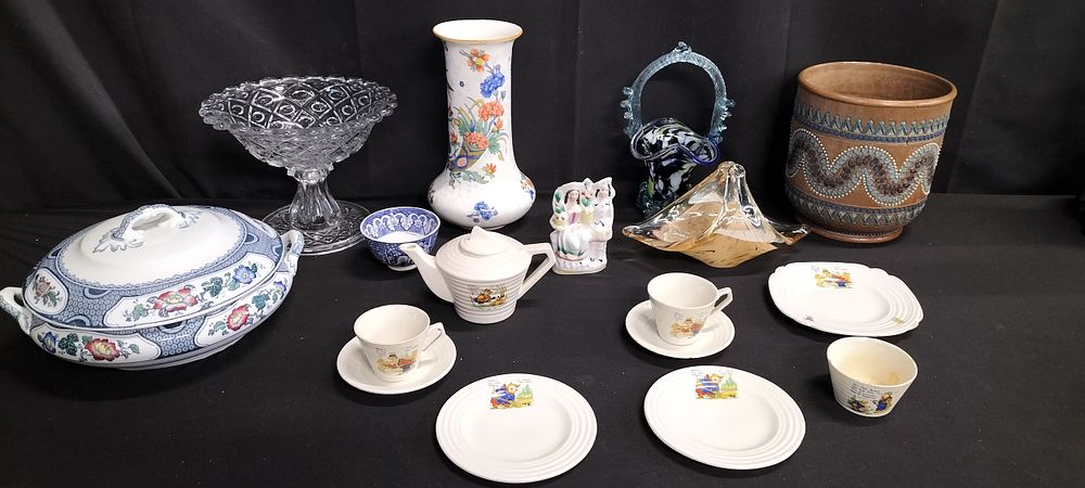 Lot 200: Mixed lot including a 1800's Diamond Thumbprint stand...