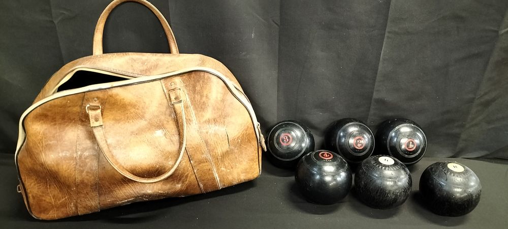 Lot 221: Thomas Taylor Crown green bowls 1-4 + 2...