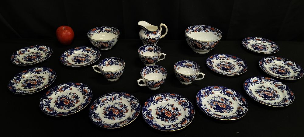 Lot 229: 18 pieces of William Lowe China Tea Set....